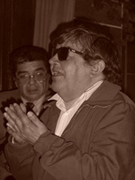Farías interpretando "El bazar de los juguetes".