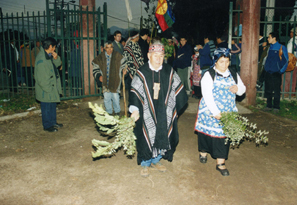Celebración de We- Tripantu, Parque el Mañío Quilicura, 24 de junio 2001. Archivo fotográfico Catastro de sitios de valor patrimonial Región Metropolitana.
